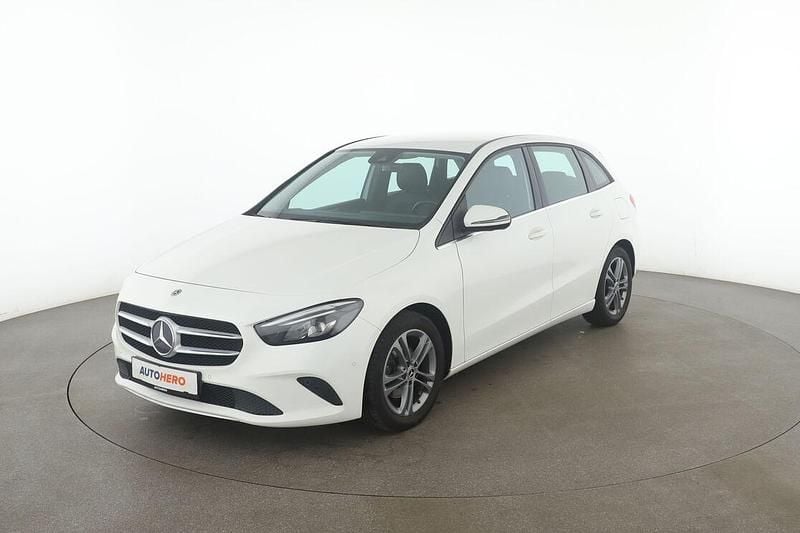 Weiß Gebraucht 2019 Mercedes B180 Style Van / Kleinbus | 18.120 € (Fairer Preis) - Bild 1/3