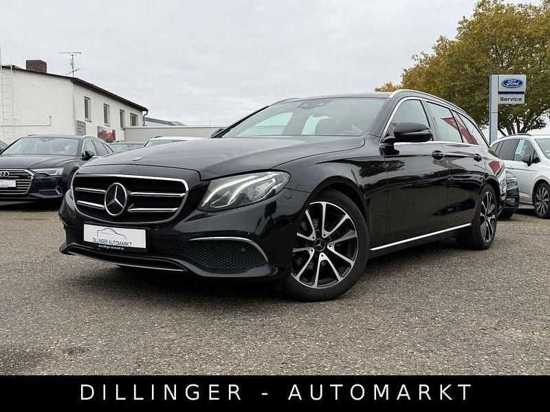 Schwarz Gebraucht 2019 Mercedes E220 Limousine | 16.890 € (Guter Preis) - Bild 1/4