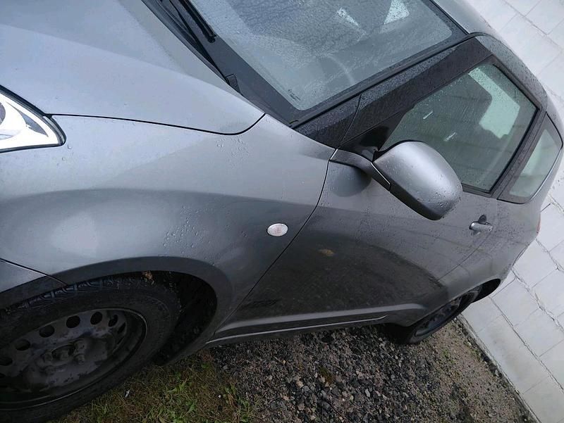 Grau Gebraucht 2008 Suzuki Swift Kleinwagen | 2.300 € (Guter Preis) - Bild 1/4