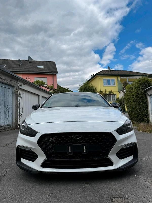 Weiß Gebraucht 2018 Hyundai i30 N Performance Coupé | 20.999 € (Fairer Preis) - Bild 1/4