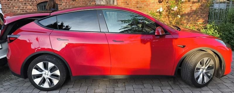 Rot Gebraucht 2022 Tesla Model Y Long Range AWD SUV | 31.900 € (Fairer Preis) - Bild 1/1