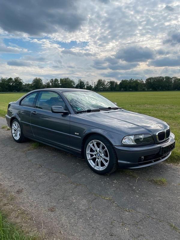Gebraucht BMW 318 142 PS (104 kW) 2002 Grau Coupé
