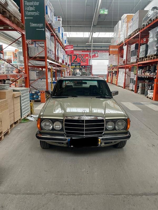 Gebraucht Mercedes E300 88 PS (64 kW) 1981 Grün Limousine