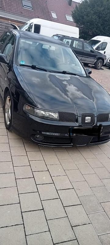 Schwarz Gebraucht 2003 Seat Leon Kleinwagen | 1.499 € (Superpreis) - Bild 1/4