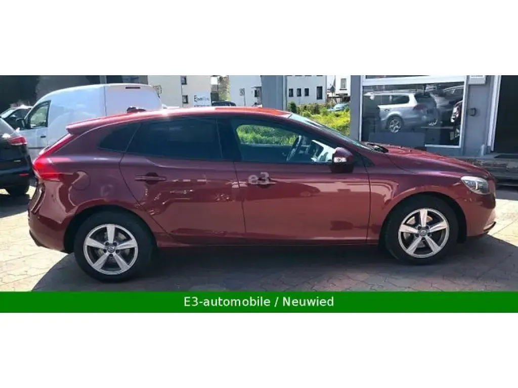Gebraucht Volvo V40 120 PS (88 kW) 2014 Rot Limousine