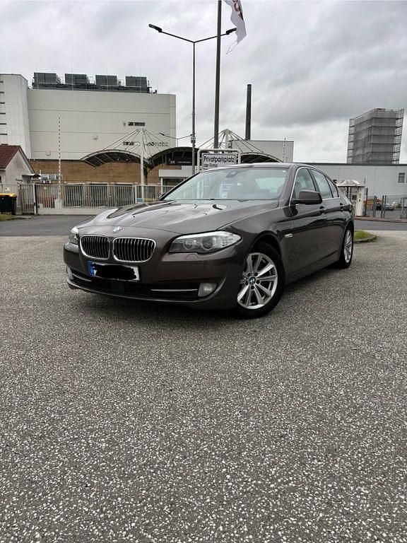Braun Gebraucht 2013 BMW 525 Limousine | 15.000 € (Fairer Preis) - Bild 1/4