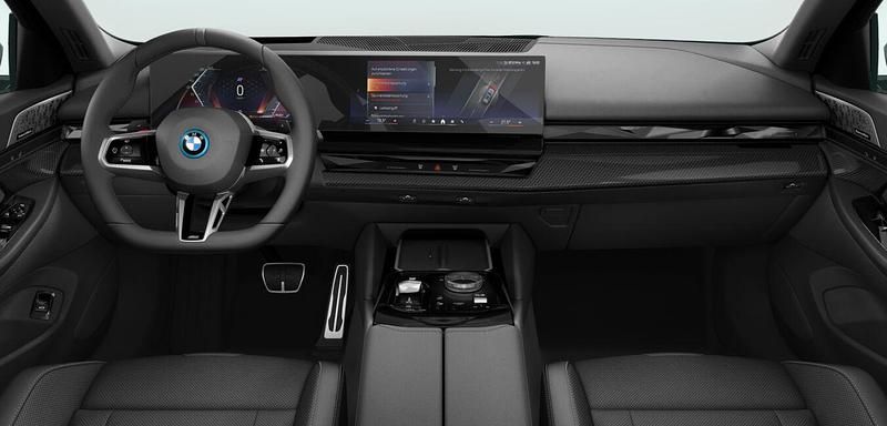 Gebraucht BMW 550e Comfort Edition 489 PS (359 kW) 2025 Blau Kombi