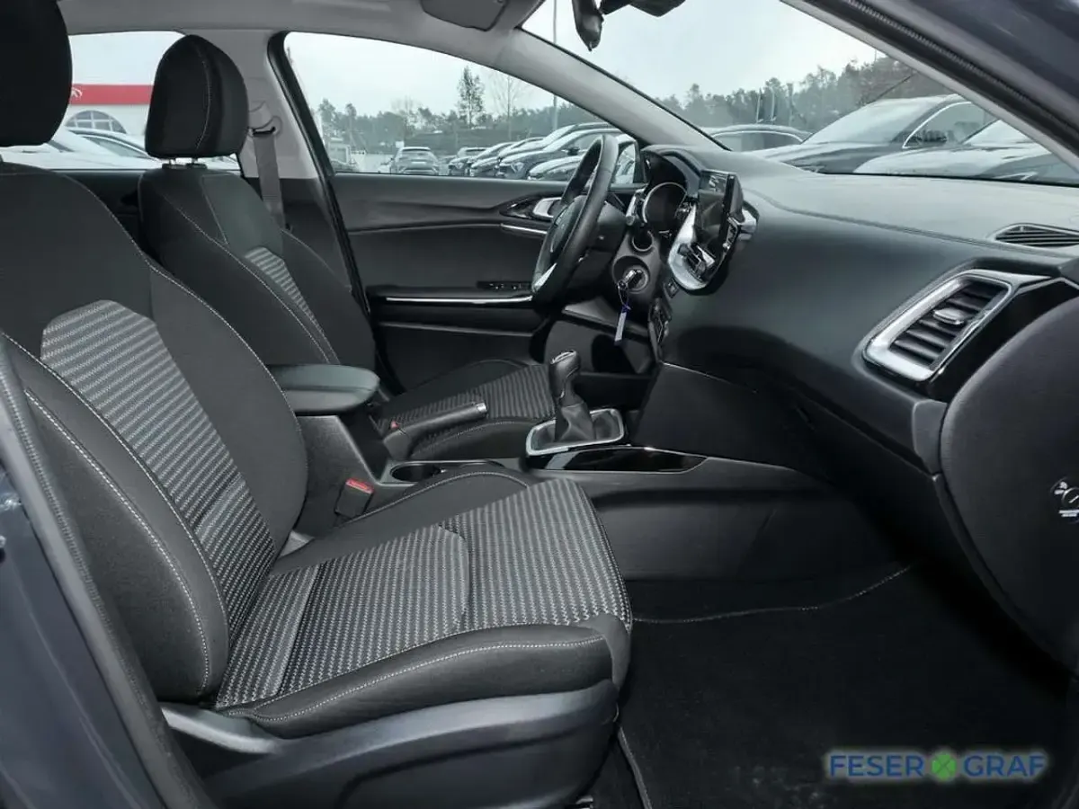 Usado Kia Ceed Vision 140 CV (102 kW) 2024 Gris Utilitario