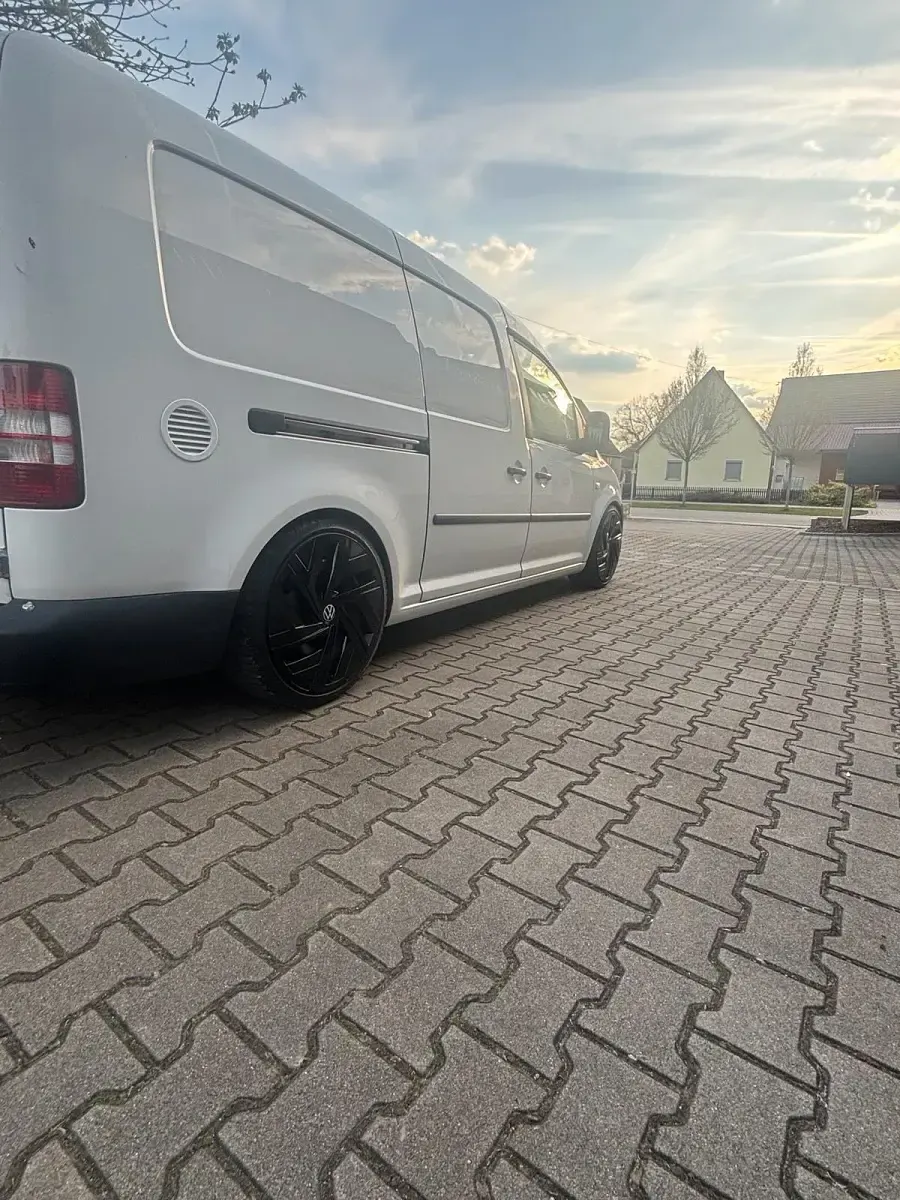 Używany VW Caddy 105 KM (77 kW) 2013 Biały Minivan