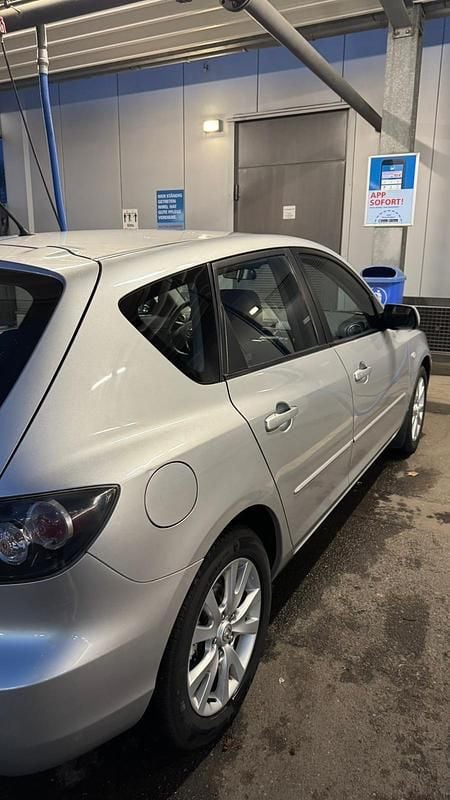 Usata Mazda 3 105 CV (77 kW) 2006 Argento Utilitaria