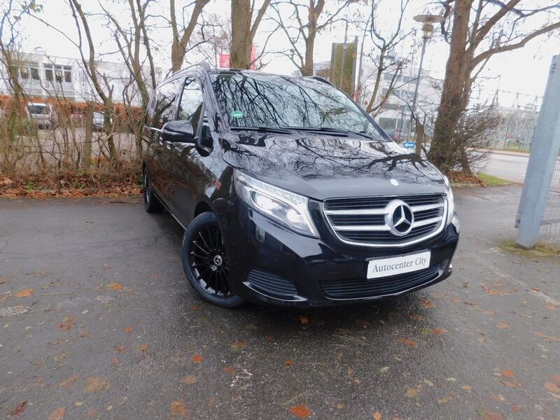 Schwarz Gebraucht 2017 Mercedes V220 Van / Kleinbus | 32.800 € (Fairer Preis) - Bild 1/4