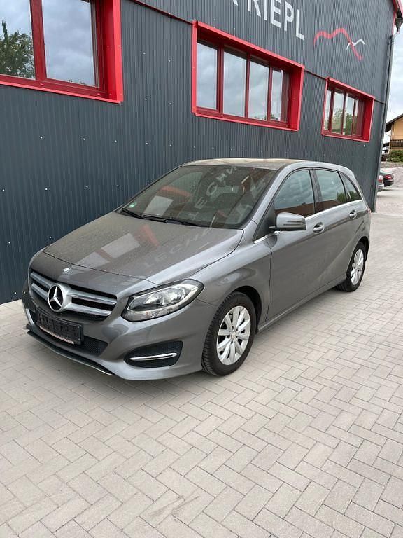Gebraucht Mercedes B180 109 PS (80 kW) 2015 Grau Van / Kleinbus