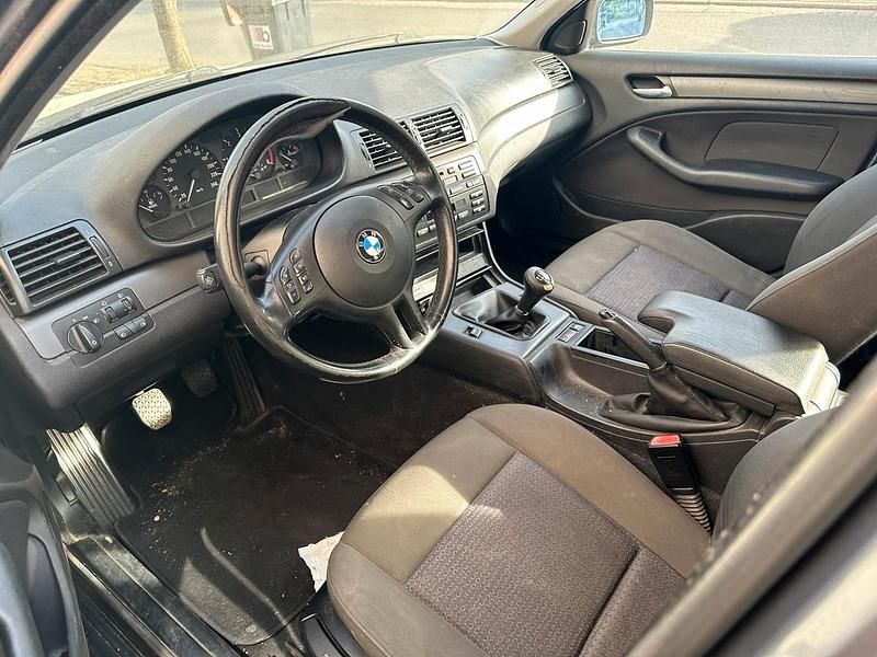 Second-hand BMW 320 150 CP (110 kW) 2003 Gri Break
