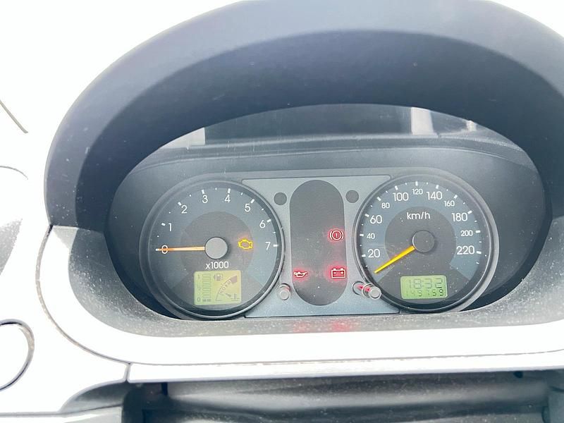 Gebraucht Ford Fiesta 70 PS (51 kW) 2003 Rot Kleinwagen