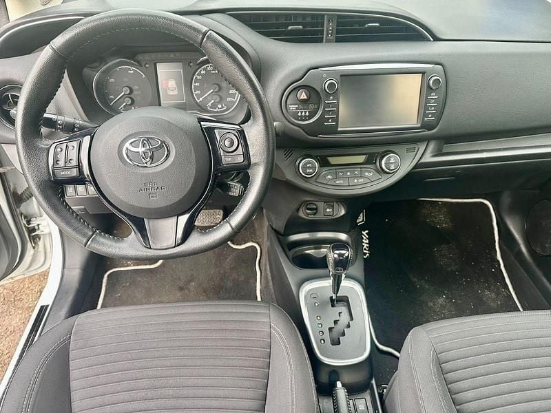 Gebraucht Toyota Yaris 101 PS (74 kW) 2017 Weiß Kleinwagen
