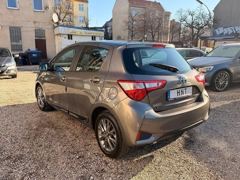Gebraucht Toyota Yaris Hybrid Comfort 73 PS (53 kW) 2017 Grau Kleinwagen