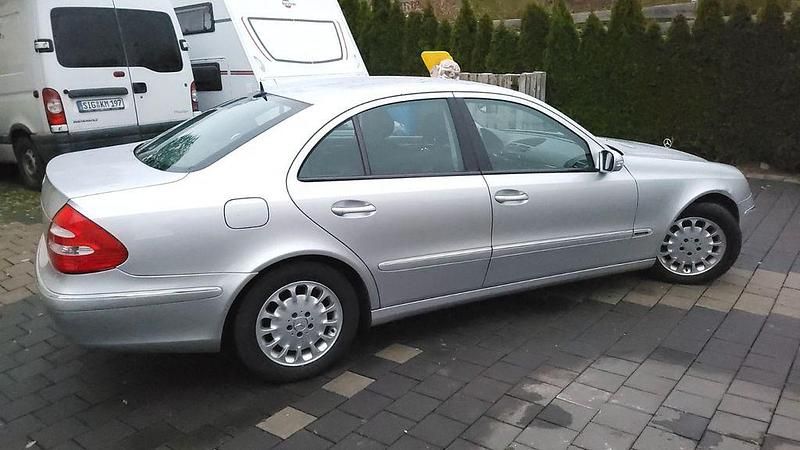 Gebraucht Mercedes E200 Elegance 163 PS (119 kW) 2003 Silber Limousine