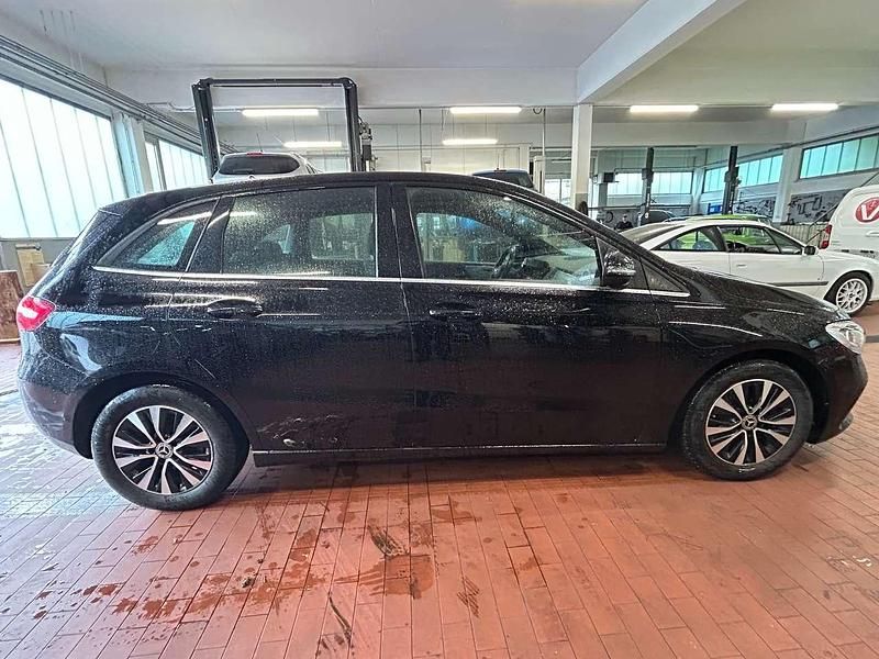 Gebraucht Mercedes B200 150 PS (110 kW) 2021 Schwarz Van / Kleinbus