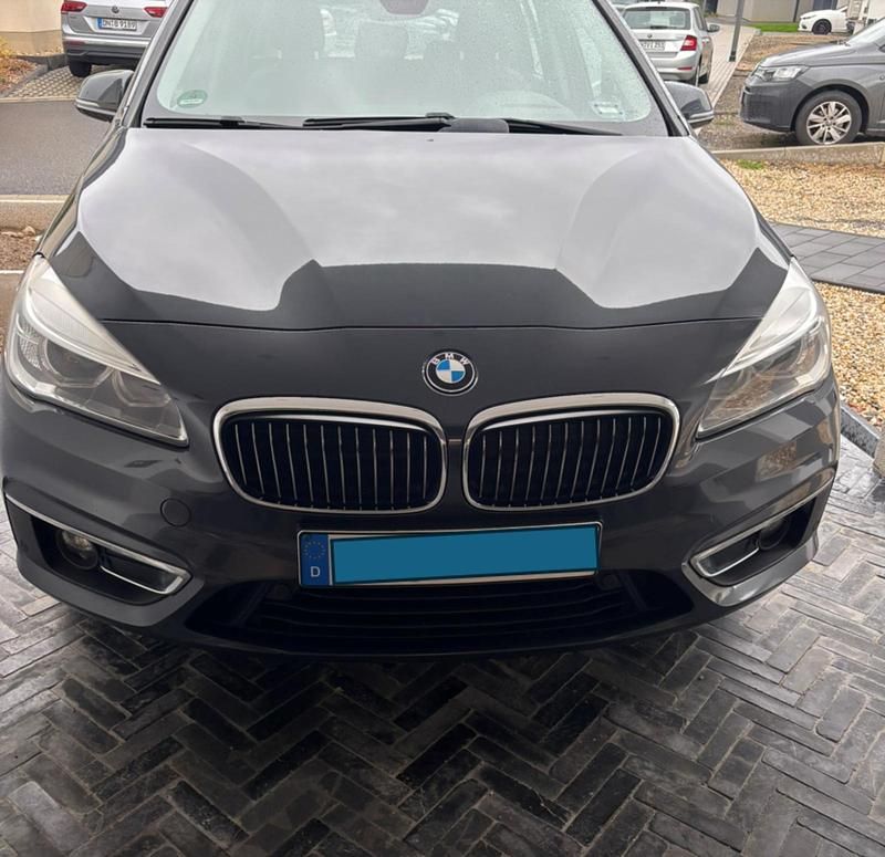 Grau Gebraucht 2015 BMW 220 Gran Tourer Luxury Line Van / Kleinbus | 11.900 € - Bild 1/4