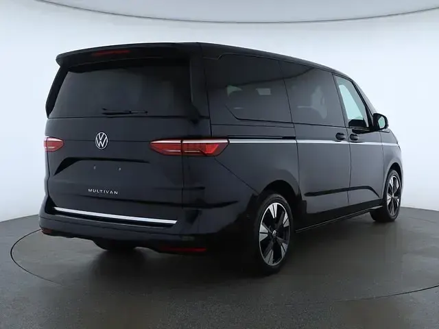 Gebraucht VW Multivan Style 150 PS (110 kW) 2024 Schwarz Van / Kleinbus