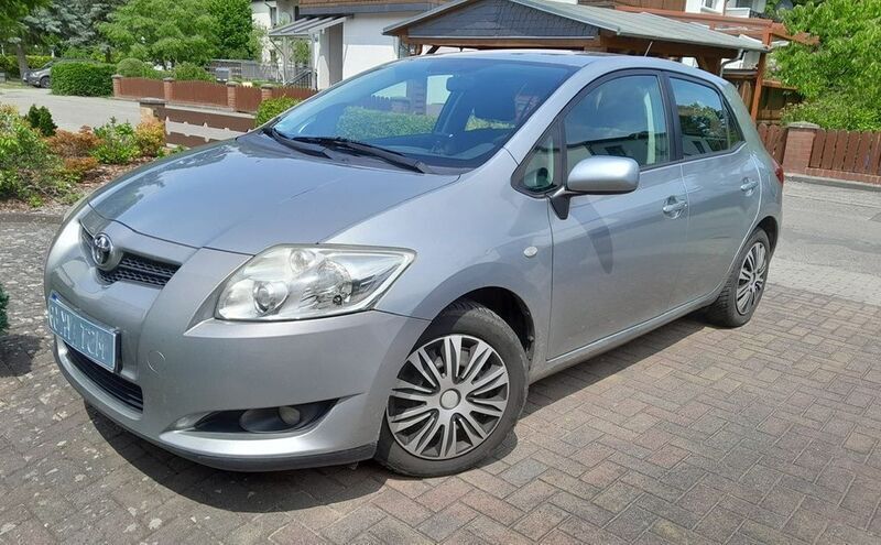Silber Gebraucht 2010 Toyota Auris Life Limousine | 4.300 € (Guter Preis) - Bild 1/4