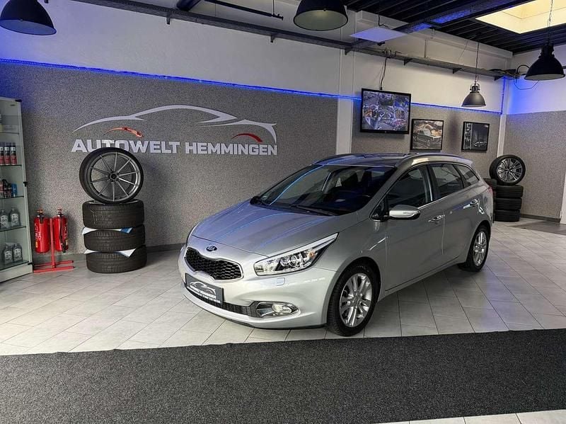 Gebraucht Kia Ceed Sportswagon Spirit 135 PS (99 kW) 2013 (9s) kirunasilber met. Kombi