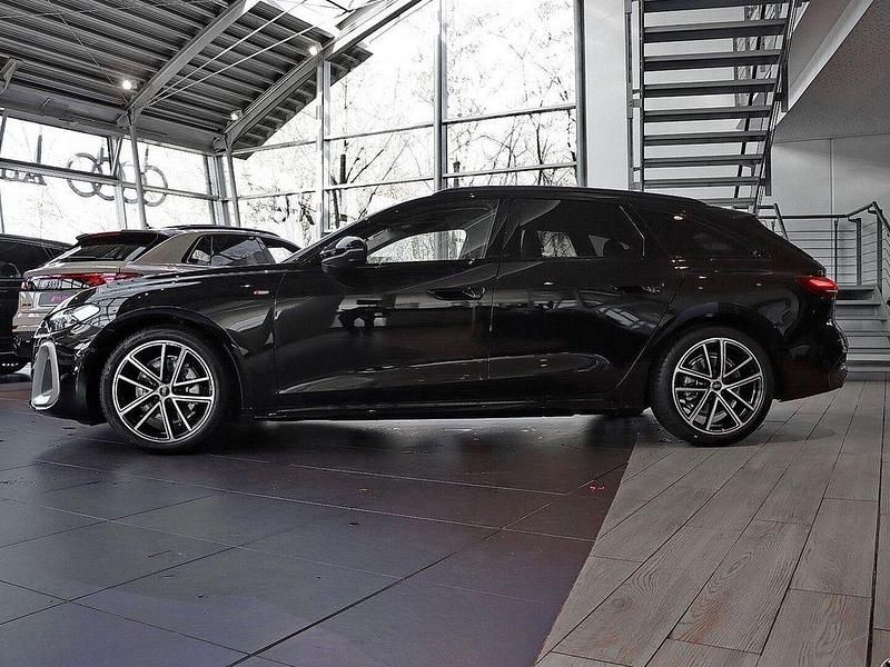 Neu Audi A5 Edition .1 150 PS (110 kW) 2026 Schwarz Kombi