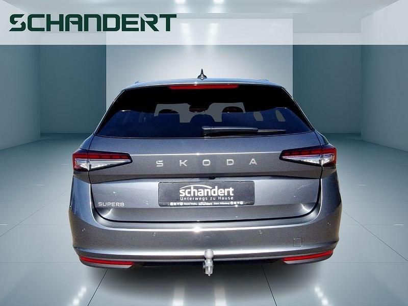 Neu Skoda Superb Selection 150 PS (110 kW) 2025 Graphitegrau metallic Kombi