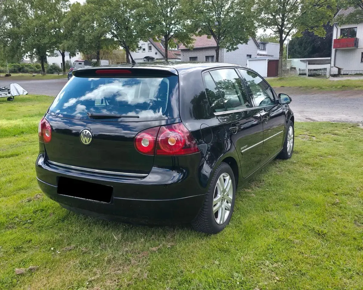 Gebraucht VW Golf V Edition 75 PS (55 kW) 2008 Schwarz Kleinwagen