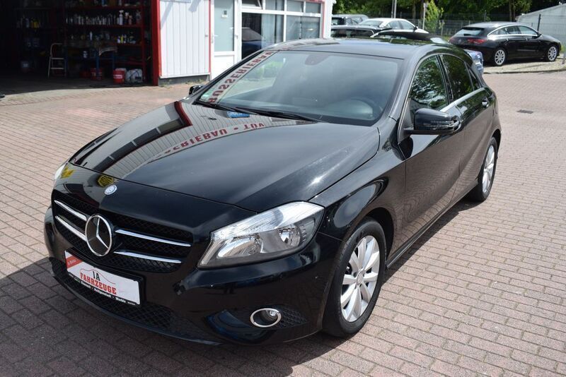 Schwarz Gebraucht 2015 Mercedes A200 Limousine | 9.190 € (Fairer Preis) - Bild 1/4