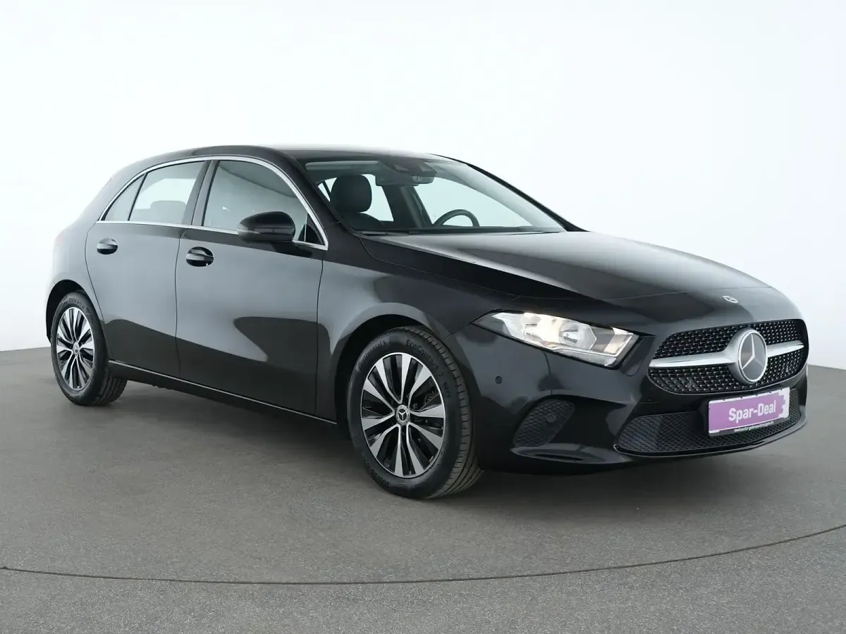 Gebraucht Mercedes A200 Progressive 150 PS (110 kW) 2022 Kosmosschwarz Limousine