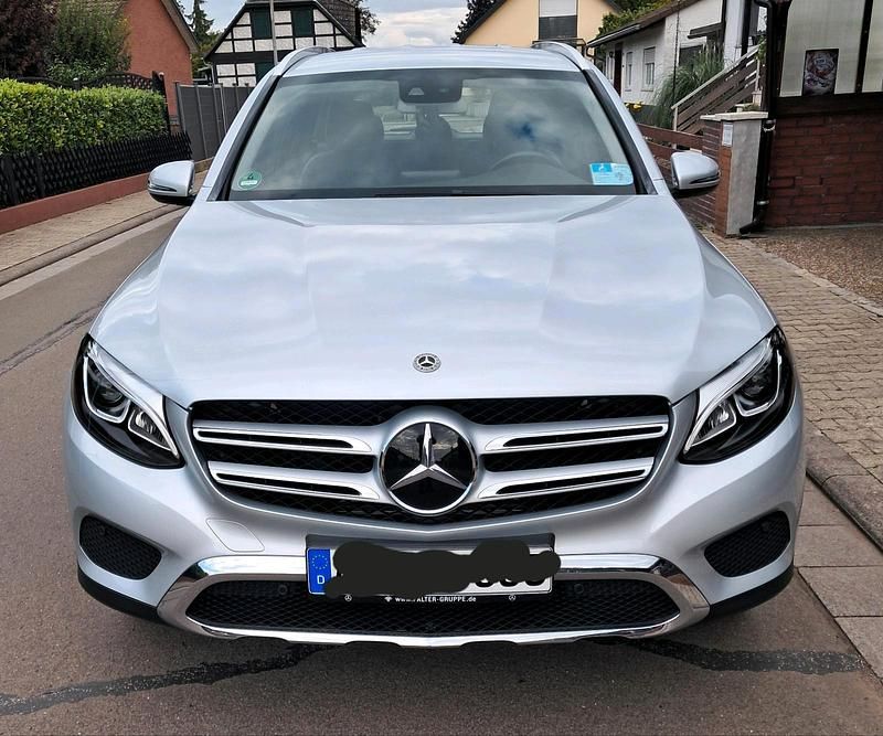 Silber Gebraucht 2019 Mercedes GLC220 SUV | 27.900 € (Superpreis) - Bild 1/4