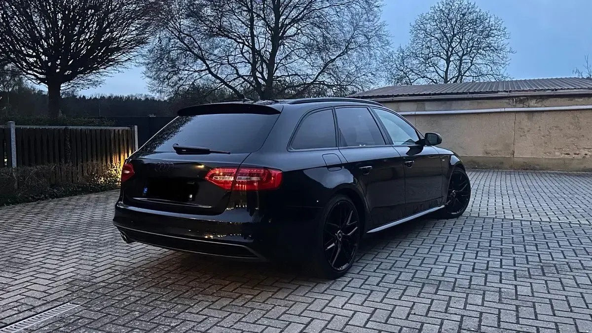 Gebraucht Audi A4 S-Line 177 PS (130 kW) 2012 Schwarz Kombi
