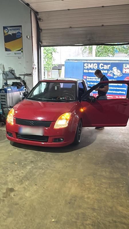 Rot Gebraucht 2005 Suzuki Swift Kleinwagen | 3.850 € - Bild 1/2