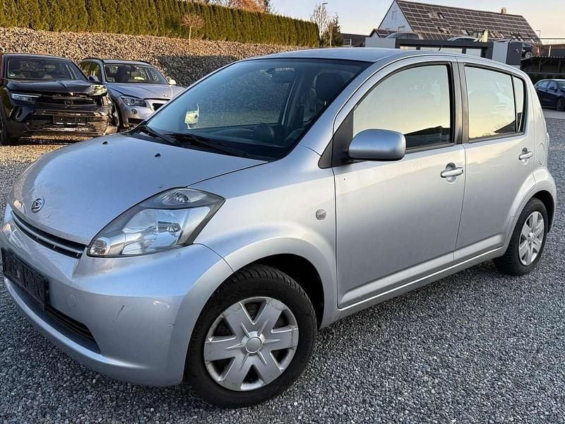 Gebraucht Daihatsu Sirion 87 PS (63 kW) 2007 Silber Kleinwagen