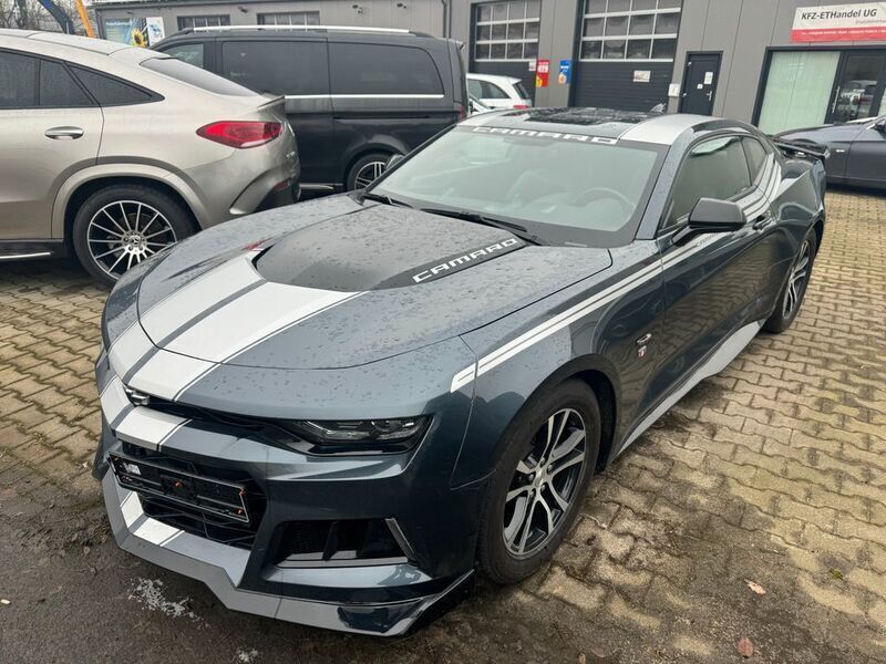 Grau Gebraucht 2022 Chevrolet Camaro Coupé | 28.400 € (Fairer Preis) - Bild 1/4