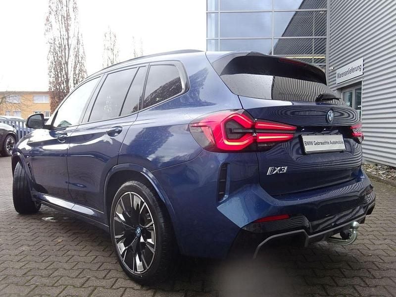 Gebraucht BMW iX3 Impressive 210 kW (286 PS) 2024 Phytonicblau met. SUV