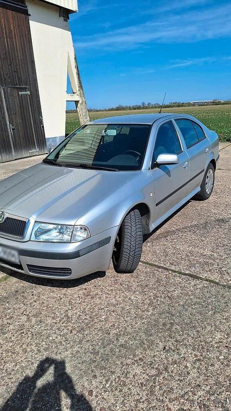 Second-hand Skoda Octavia 102 CP (75 kW) 2001 Argintiu Berlinǎ