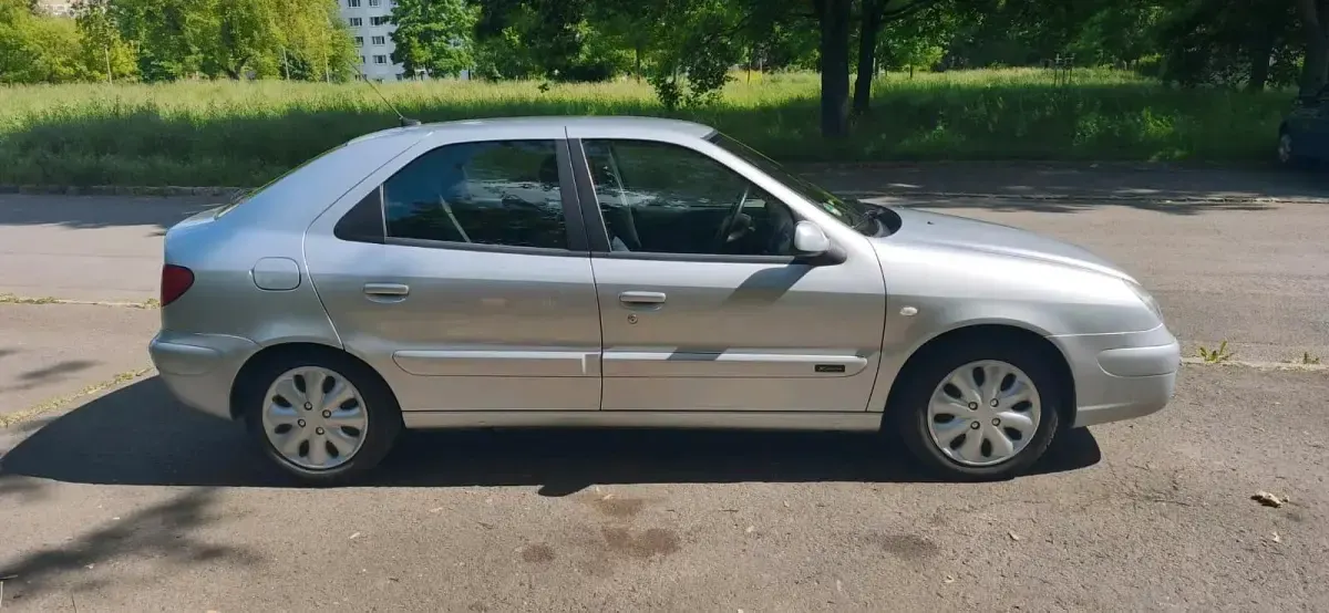 Gebraucht Citroën Xsara 75 PS (55 kW) 2004 Silber Limousine