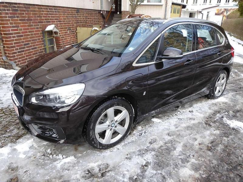 Sparkling brown metallic Gebraucht 2017 BMW 225 iPerformance Van / Kleinbus | 13.490 € (Fairer Preis) - Bild 1/4