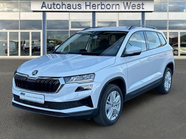 Weiß Gebraucht 2024 Skoda Karoq Selection SUV | 28.450 € (Guter Preis) - Bild 1/4