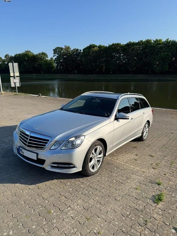 Gebraucht Mercedes E220 Avantgarde 170 PS (125 kW) 2012 Silber Limousine