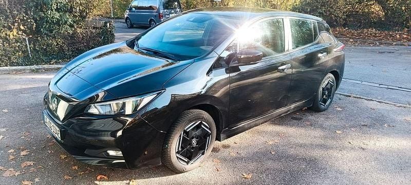 Schwarz Gebraucht 2023 Nissan Leaf Acenta Kleinwagen | 15.100 € (Guter Preis) - Bild 1/4