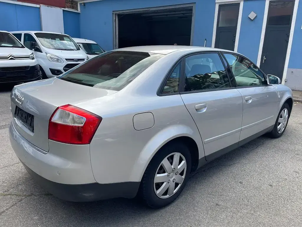 Gebraucht Audi A4 131 PS (96 kW) 2003 Silber Limousine
