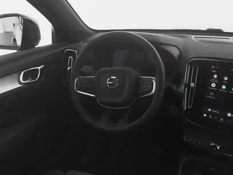 Second-hand Volvo XC40 Plus 2026 Negru SUV