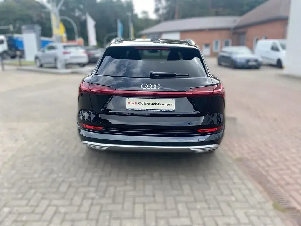 Gebraucht Audi e-tron Sport 300 kW (408 PS) 2023 Schwarz SUV