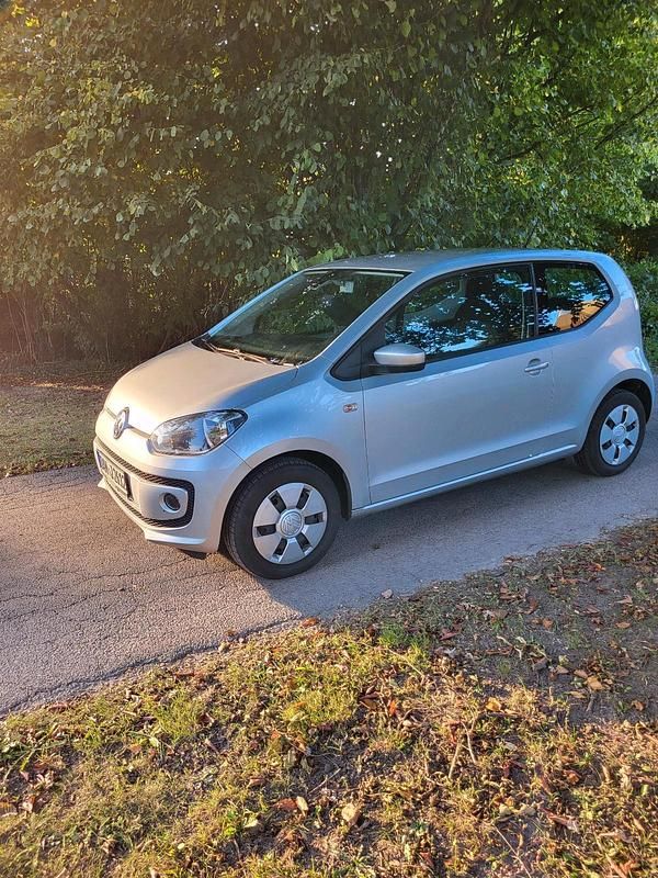 Silber Gebraucht 2015 VW up! Kleinwagen | 3.699 € (Guter Preis) - Bild 1/4