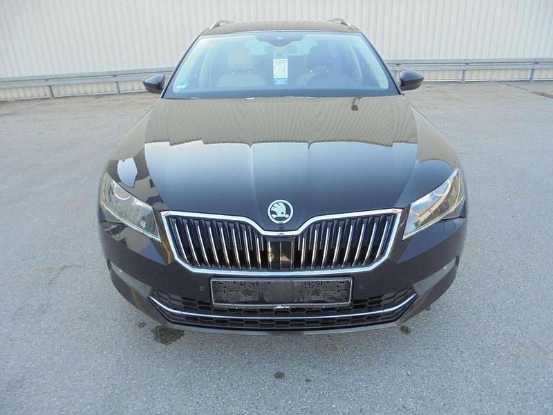 Gebraucht Skoda Superb LAURIN & KLEMENT 190 PS (139 kW) 2019 Schwarz Kombi