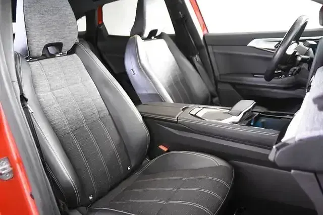 Gebraucht Renault Austral Techno 200 PS (147 kW) 2024 Rot SUV