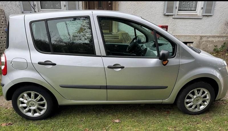 Usata Renault Modus 74 CV (54 kW) 2007 Argento Monovolume